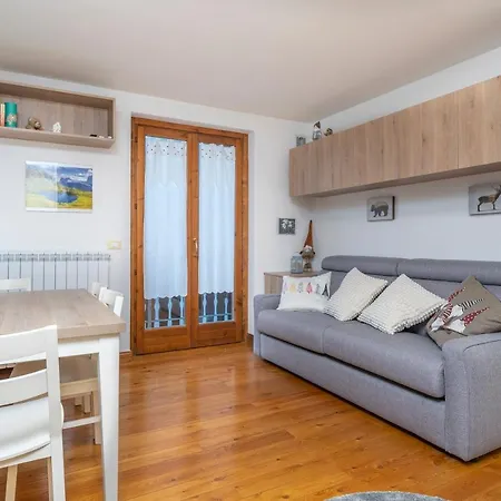 Guesthost - Small & Charming - Overlooking The Alps 公寓